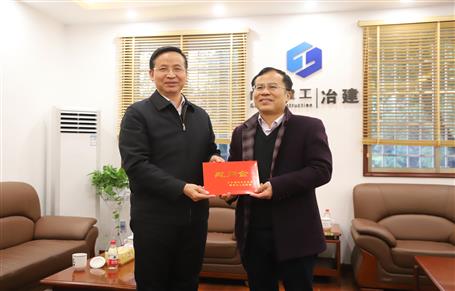 柳州市副市長朱富庭慰問公司拔尖人才廖立波、潘偉華