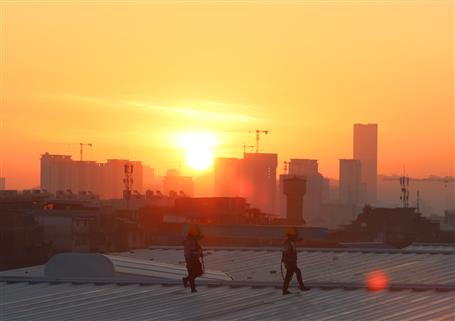 【媒體關(guān)注】新華網(wǎng)、人民網(wǎng)等媒體報道冶建公司戰(zhàn)高溫搶進度